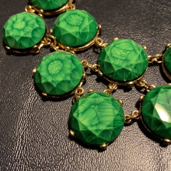 Green Statement Necklace - Picture 2 of 3